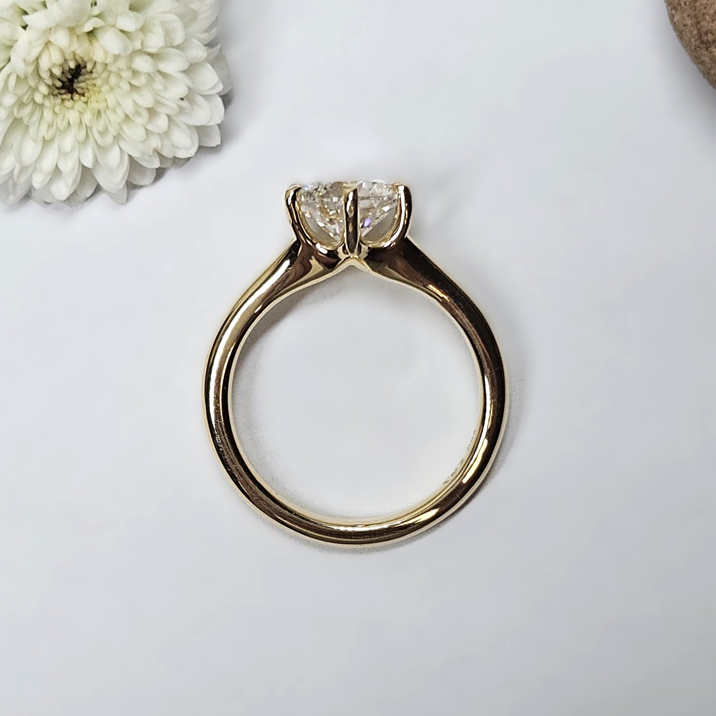 Claw set basket Diamond ring