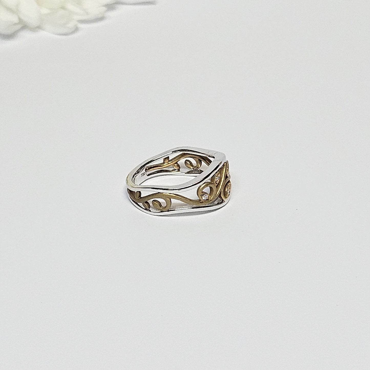 Two tone Diamond filigree leaf ring