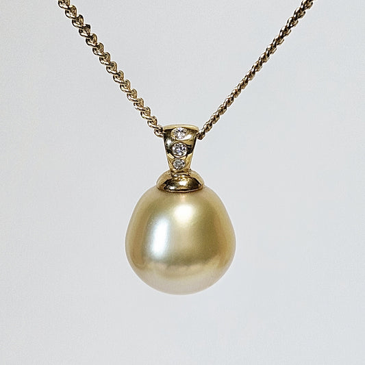 Golden pearl pendant