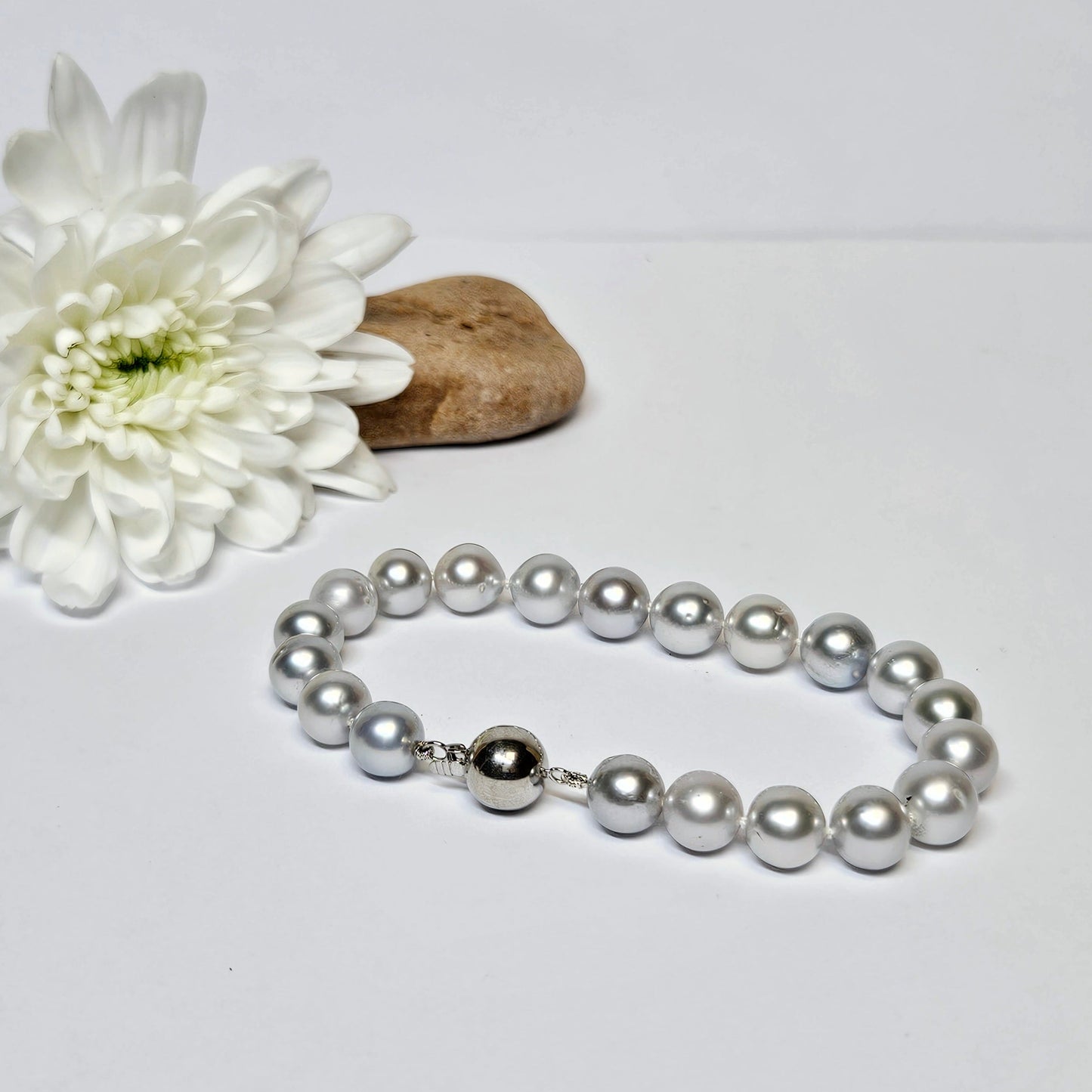 Grey tone Pearl bracelet