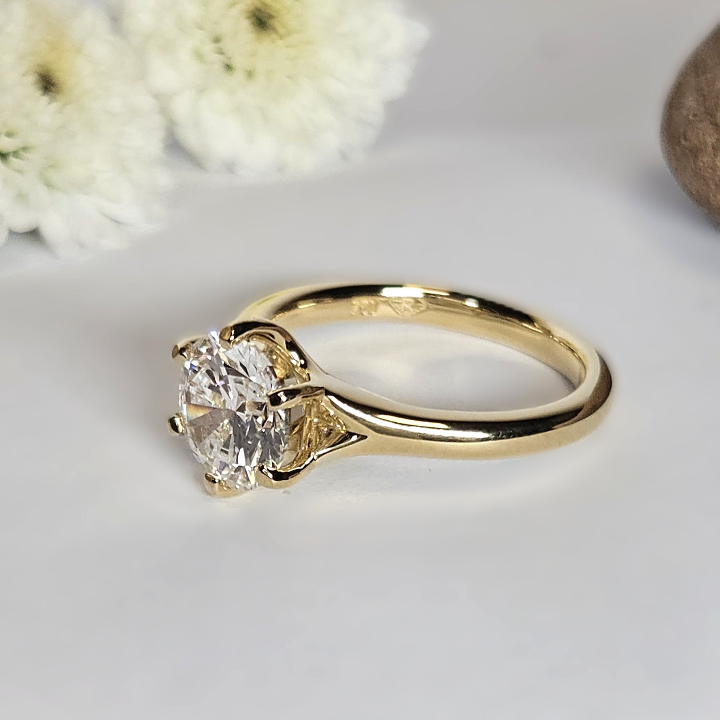 Claw set basket Diamond ring