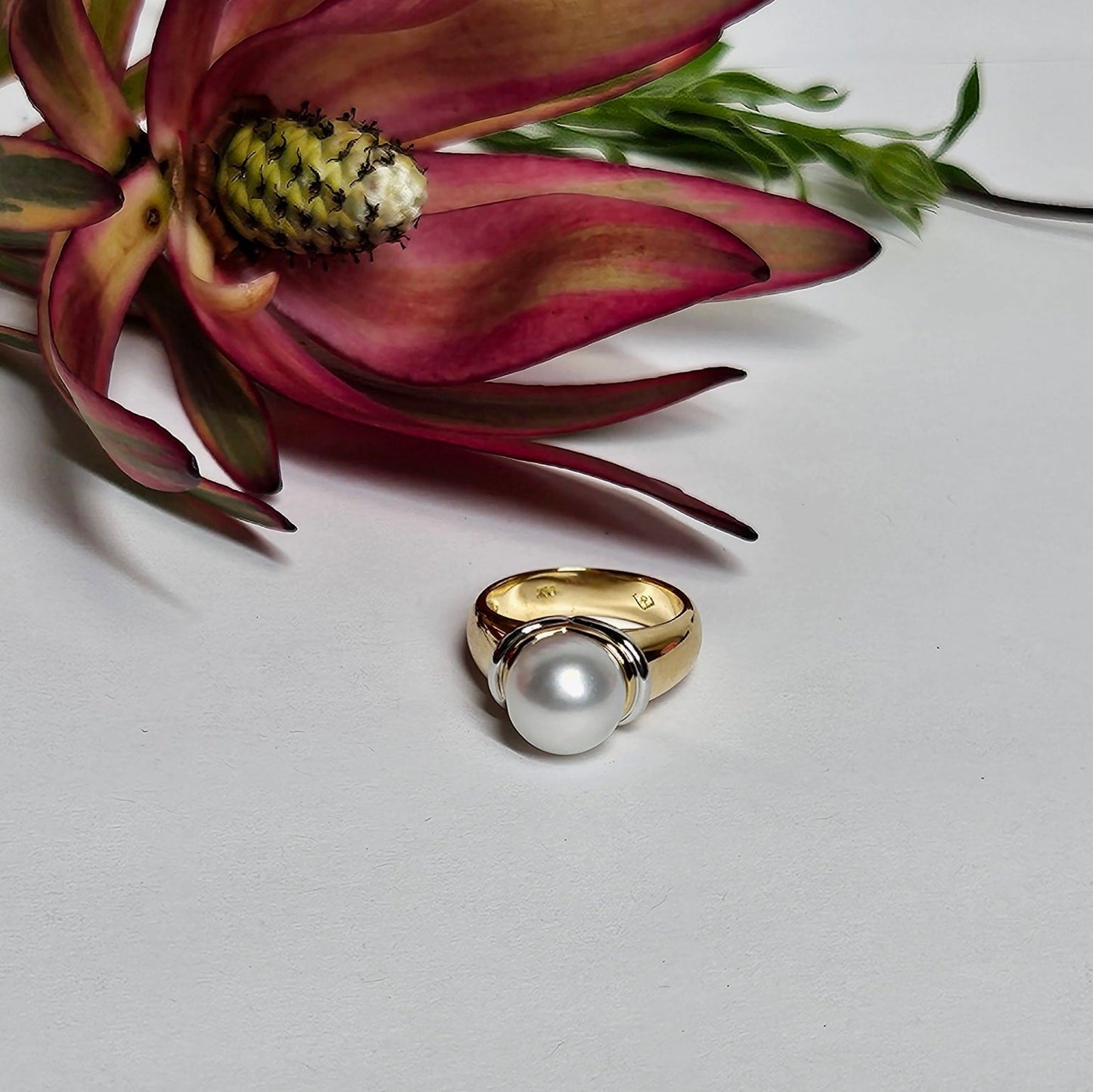 Pearl Ribbed Shoulder Dress Ring