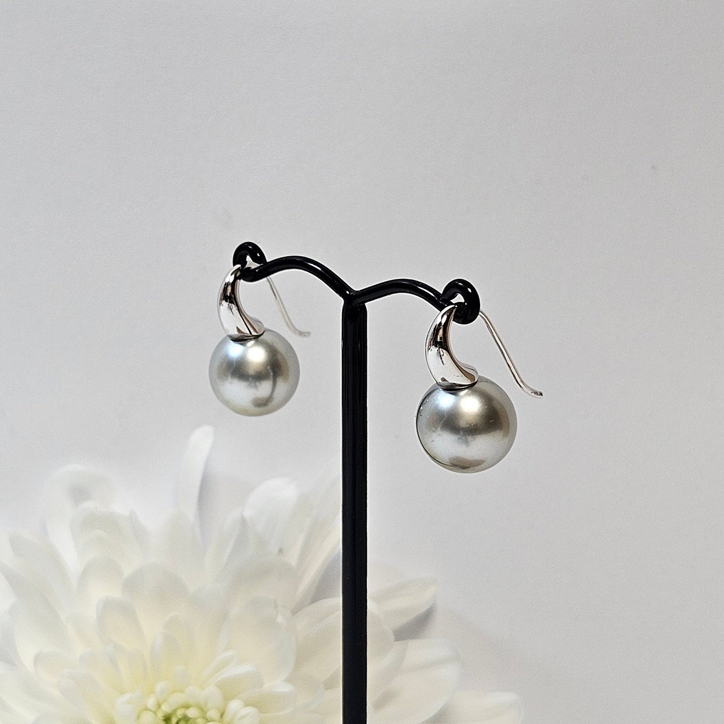 Silver-tone Pearl shepherd hook earings